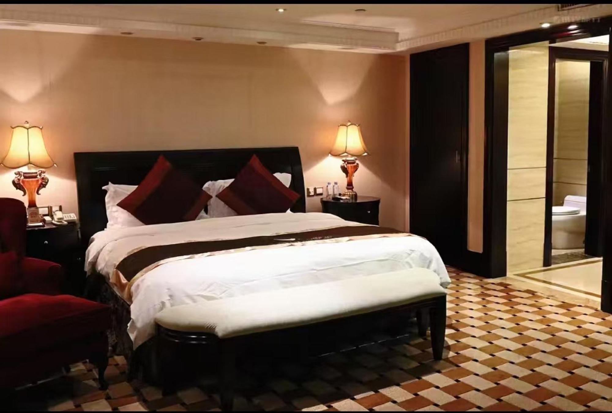 Royal Mediterranean Hotel Guangzhou Buitenkant foto